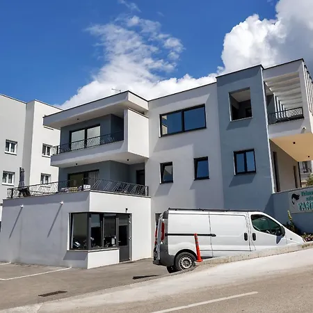 Ela Apartment Makarska